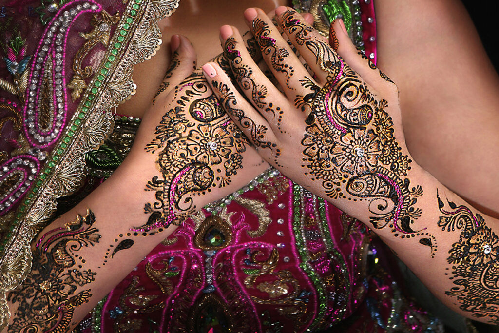 In this image you can see a Bridal mehndi design by the best Bridal Mehndi Designer in Gwalior, Vijay Mehndi Art & Permanent Tattoo Art.