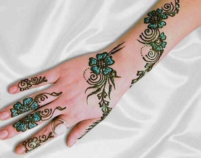 A Sparkle Mehndi Design by the Best Sparkle Mehndi Designer in Shivaji Nagar, Up