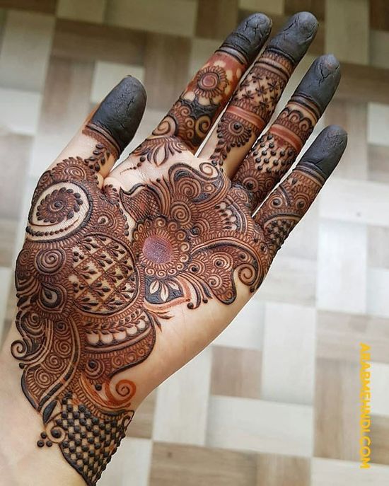 In this image you can see a marwari mehndi design by one of the best marwari mehndi designer in jhansi, Vijay Mehndi Art & Permanent Tattoo Art