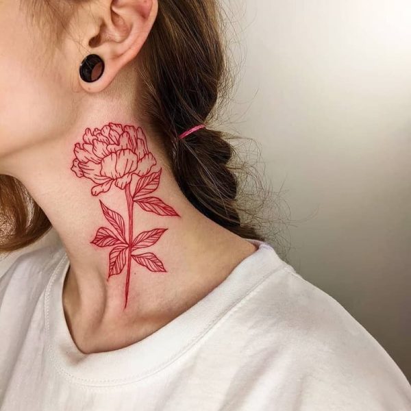 Red-tattoo-on-the-neck-of-women
