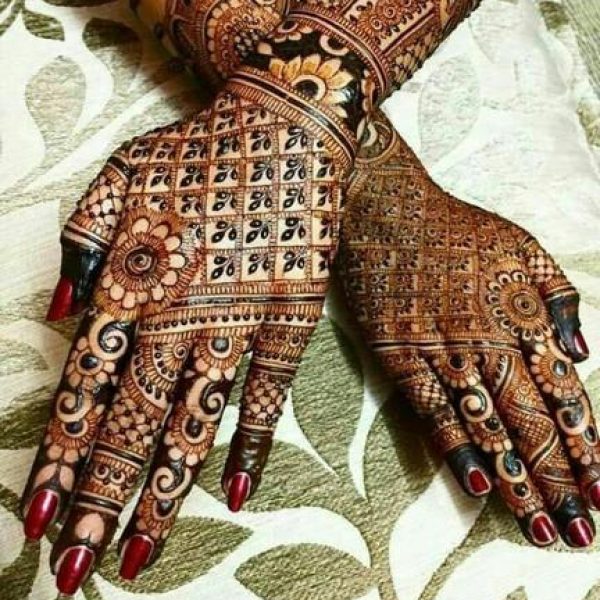 In this image you can see a marwari mehndi design by one of the best marwari mehndi designer in jhansi, Vijay Mehndi Art & Permanent Tattoo Art