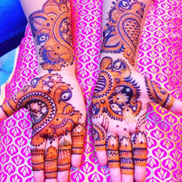 what design you seeing in the image that was design by the best mehndi designer in Mathura city, Vijay Mehndi Art & Permanent Tattoo Art.